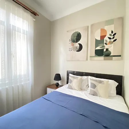 Lejlighed Charming Vintage 3br In The Heart Of Beyoglu *