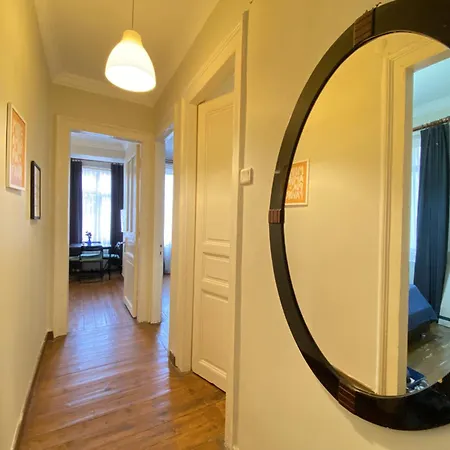 Charming Vintage 3br In The Heart Of Beyoglu Lejlighed