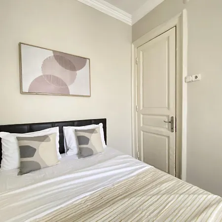 Apartment Charming Vintage 3br In The Heart Of Beyoglu *