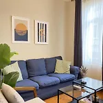 Apartman Charming Vintage 3br In The Heart Of Beyoglu *